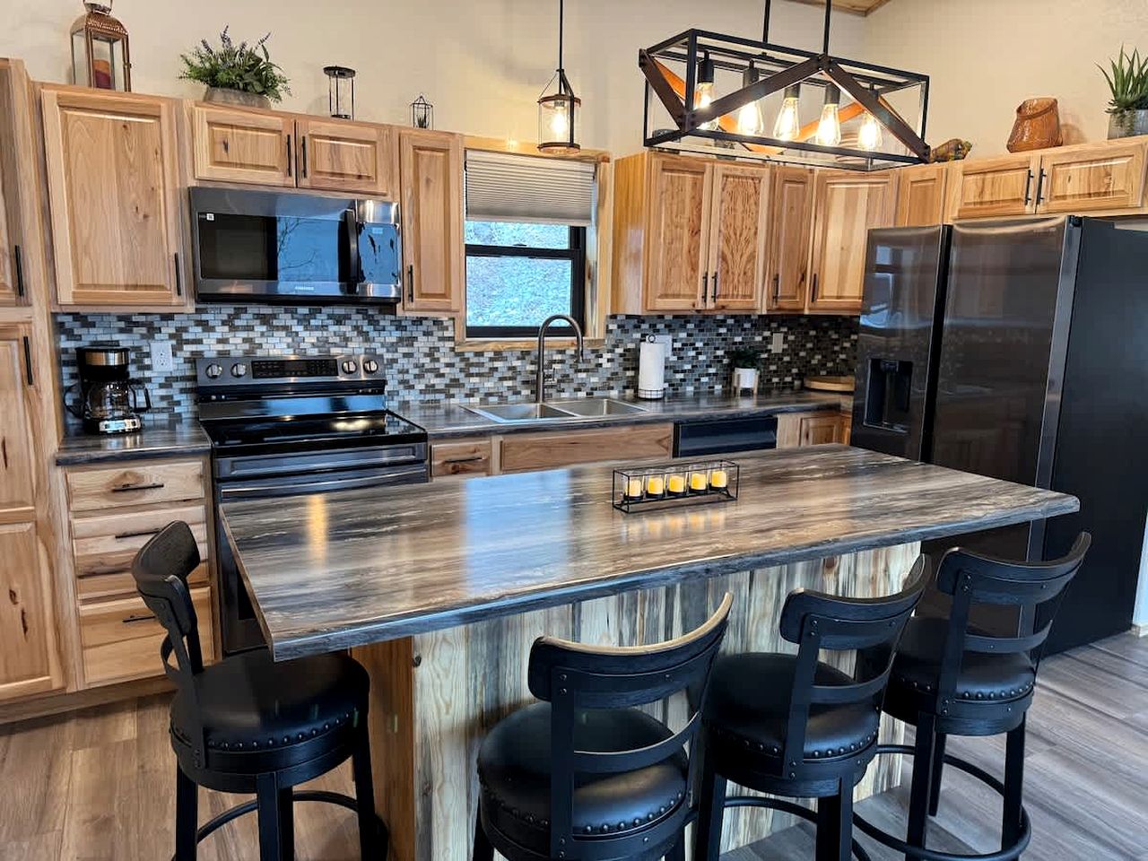 Radiant Family Vacation Rental Retreat near Black Hills Mountain in South Dakota