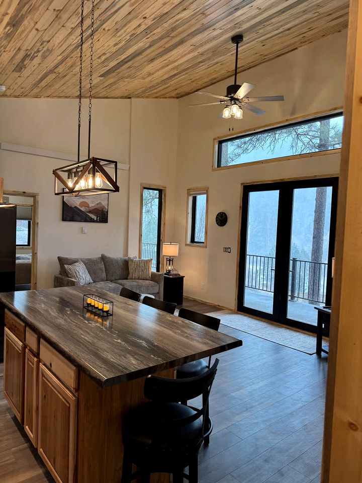 Radiant Family Vacation Rental Retreat near Black Hills Mountain in South Dakota