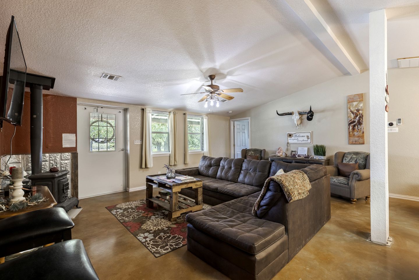 Rustic-Modern Ranch Retreat with Fire Pit & Nature Views in Mountain Home, Texas