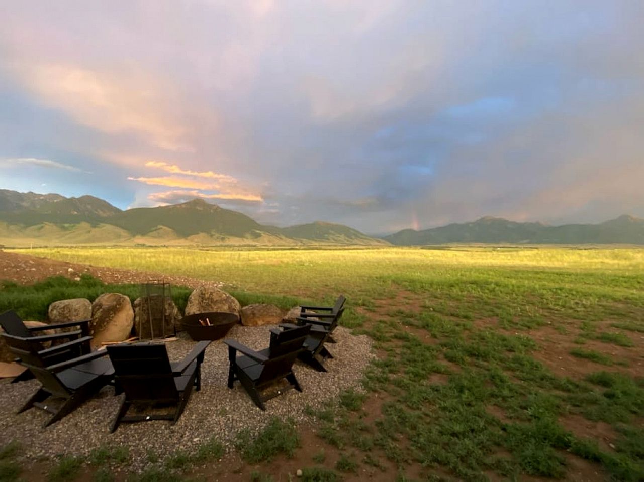 Secluded Vacation Rental with Fire Pit and Stunning Vistas in Livingston, Montana