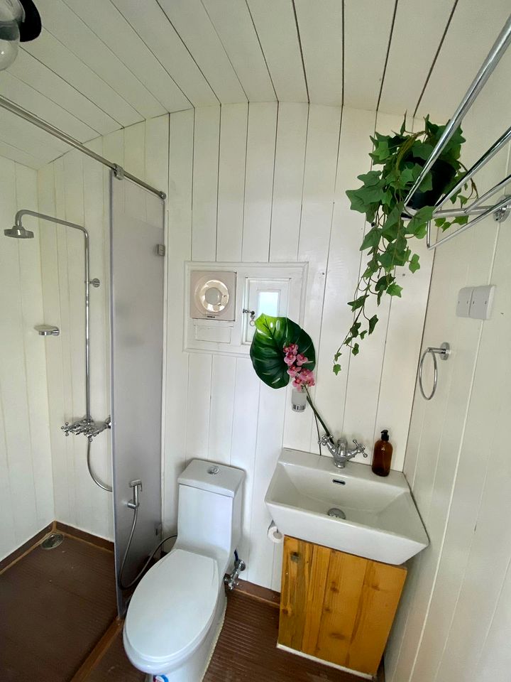 Seductive Lakeside Cabin Sanctuary near Rutland Water in Rutland