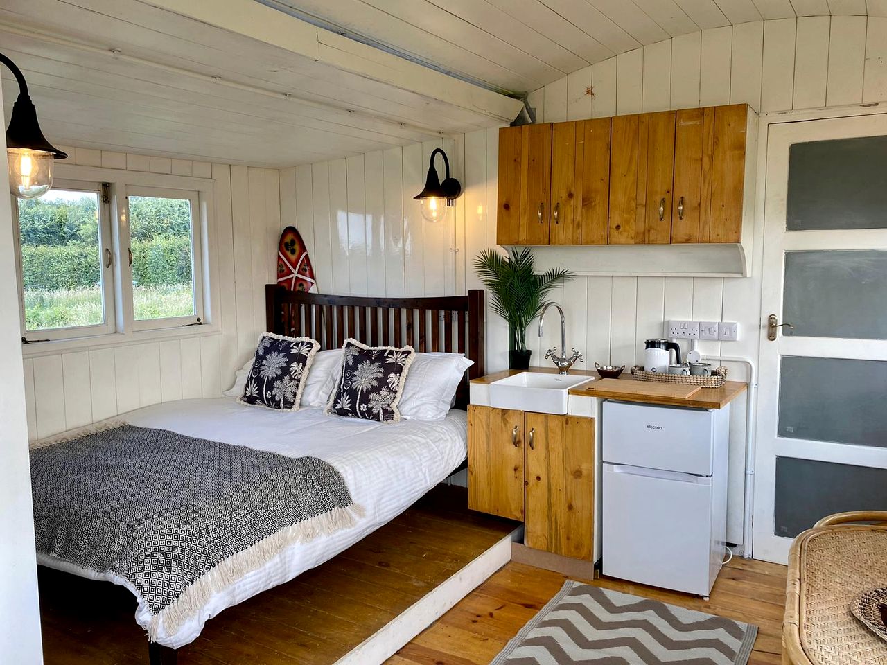 Seductive Lakeside Cabin Sanctuary near Rutland Water in Rutland