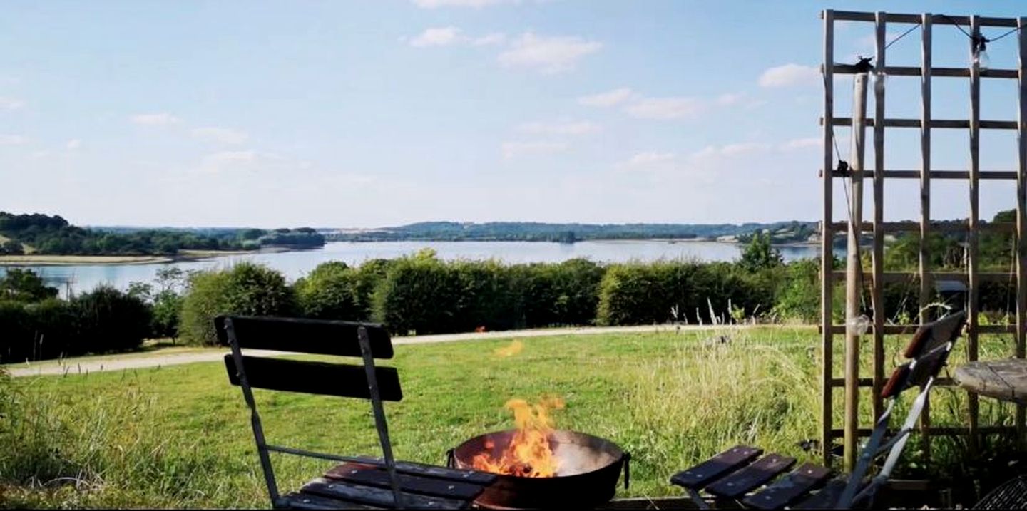 Seductive Lakeside Cabin Sanctuary near Rutland Water in Rutland
