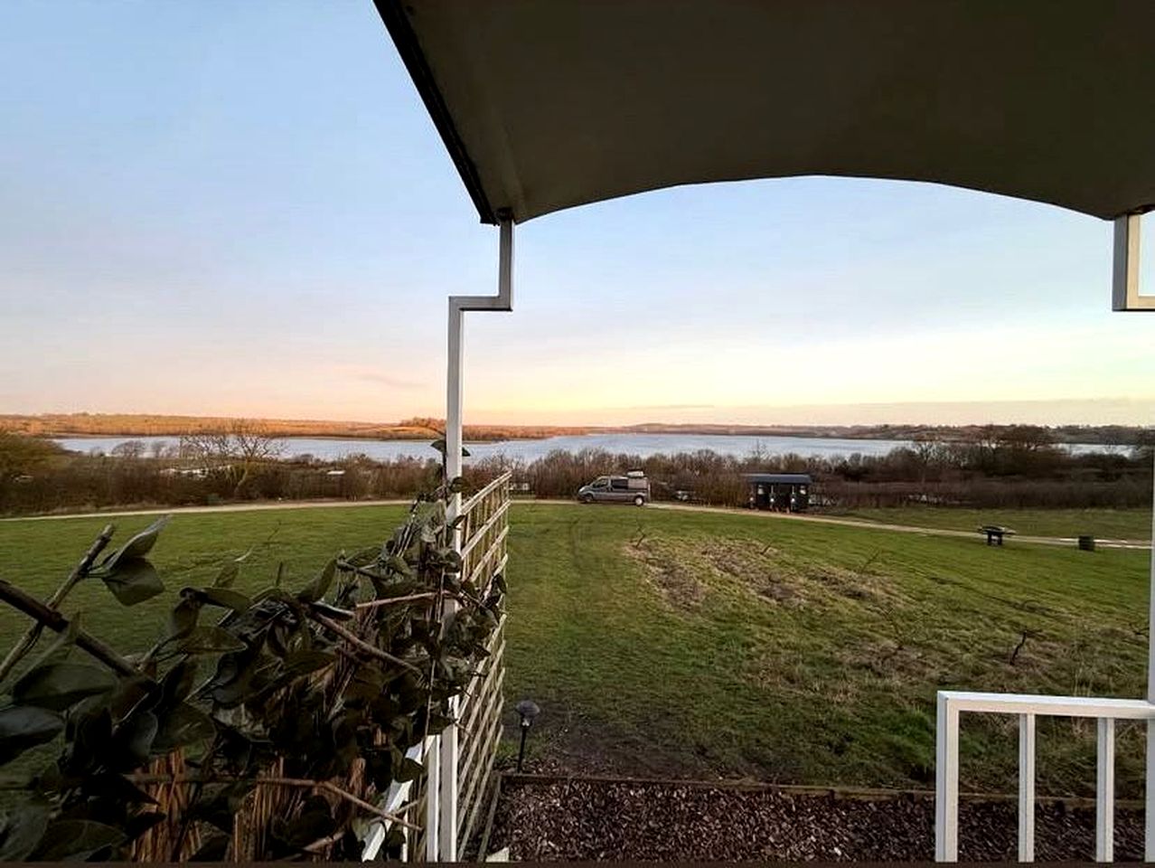 Seductive Lakeside Cabin Sanctuary near Rutland Water in Rutland