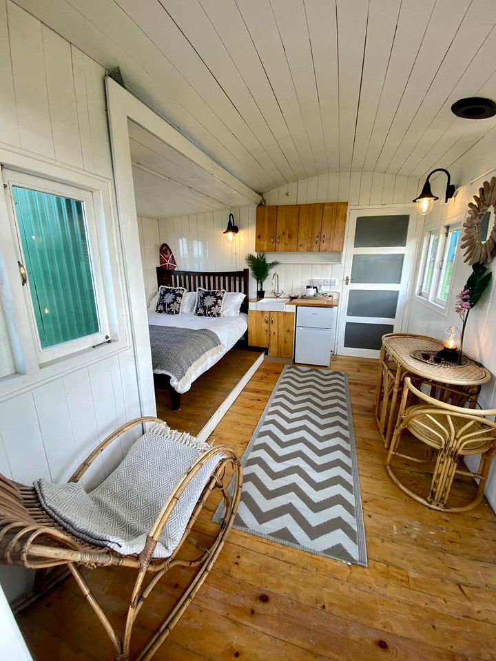 Seductive Lakeside Cabin Sanctuary near Rutland Water in Rutland