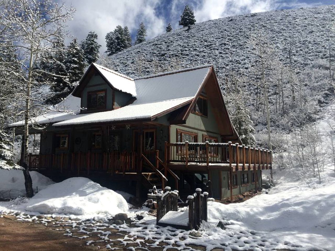 Cabins (Ohio City, Colorado, United States)