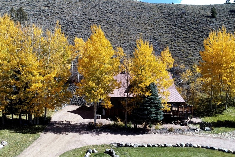 Cabins (Ohio City, Colorado, United States)