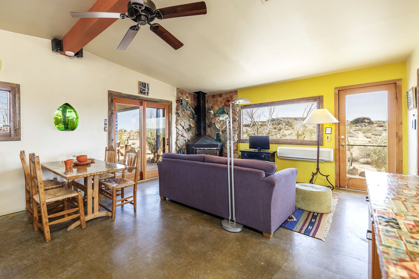 Colorful and Original Cabin with Hot Tub Ideal for Enjoying Joshua Tree, CA