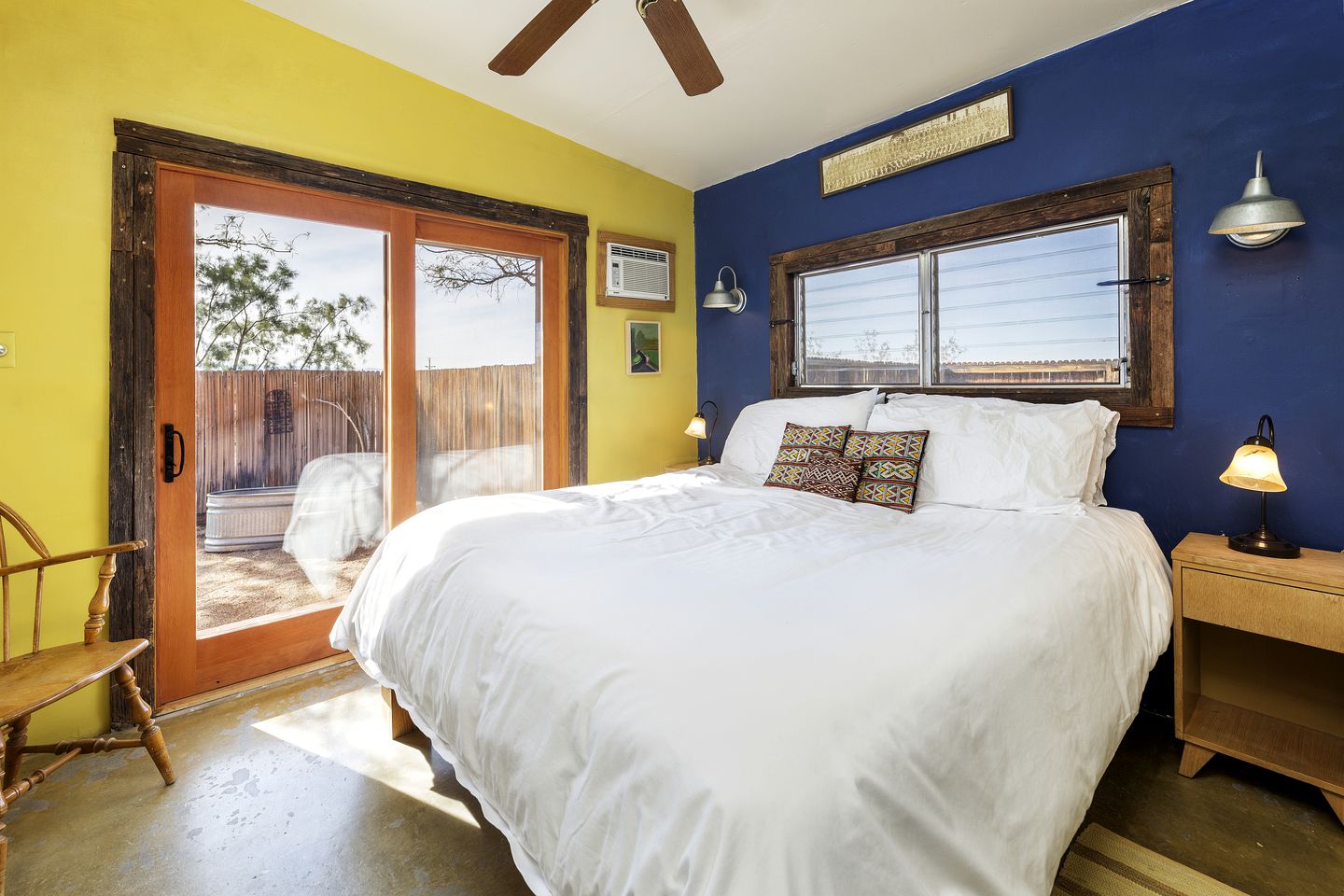 Colorful and Original Cabin with Hot Tub Ideal for Enjoying Joshua Tree, CA