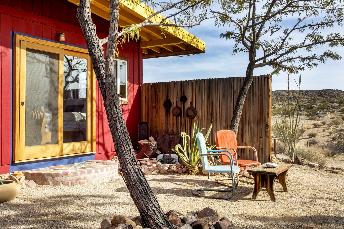 Colorful and Original Cabin with Hot Tub Ideal for Enjoying Joshua Tree, CA