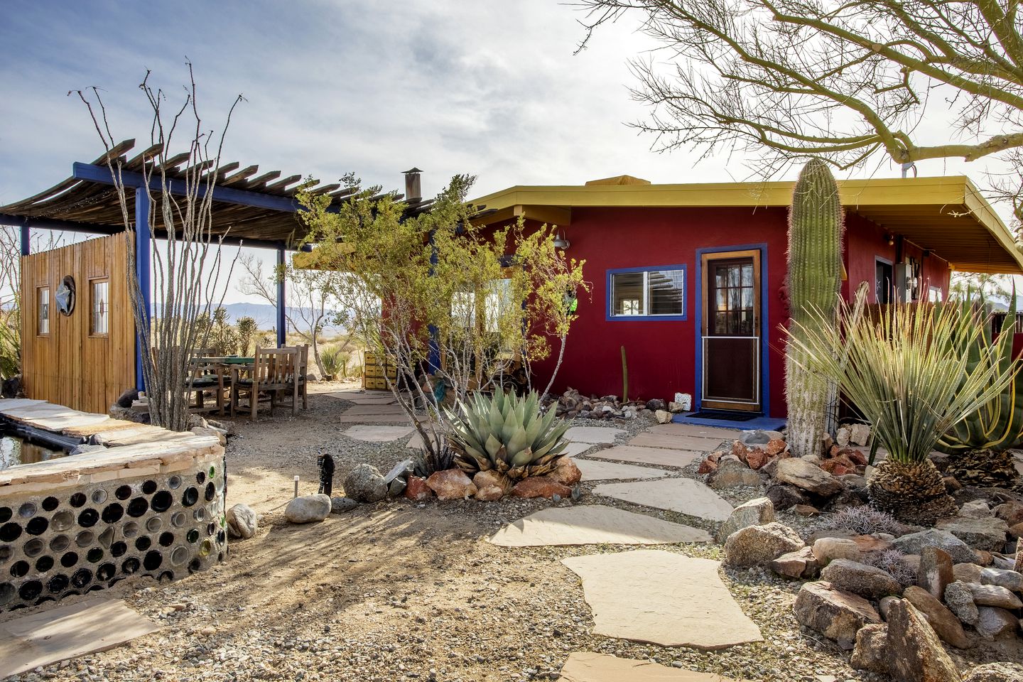 Colorful and Original Cabin with Hot Tub Ideal for Enjoying Joshua Tree, CA