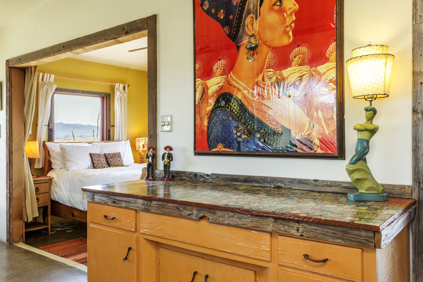 Colorful and Original Cabin with Hot Tub Ideal for Enjoying Joshua Tree, CA