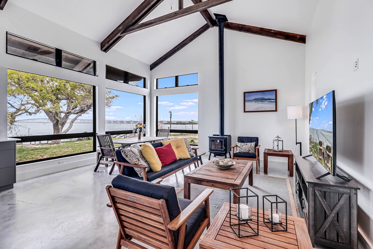 Stylish Waterfront Vacation Rental with Boat Dock and Golf Course in Rockport, Texas
