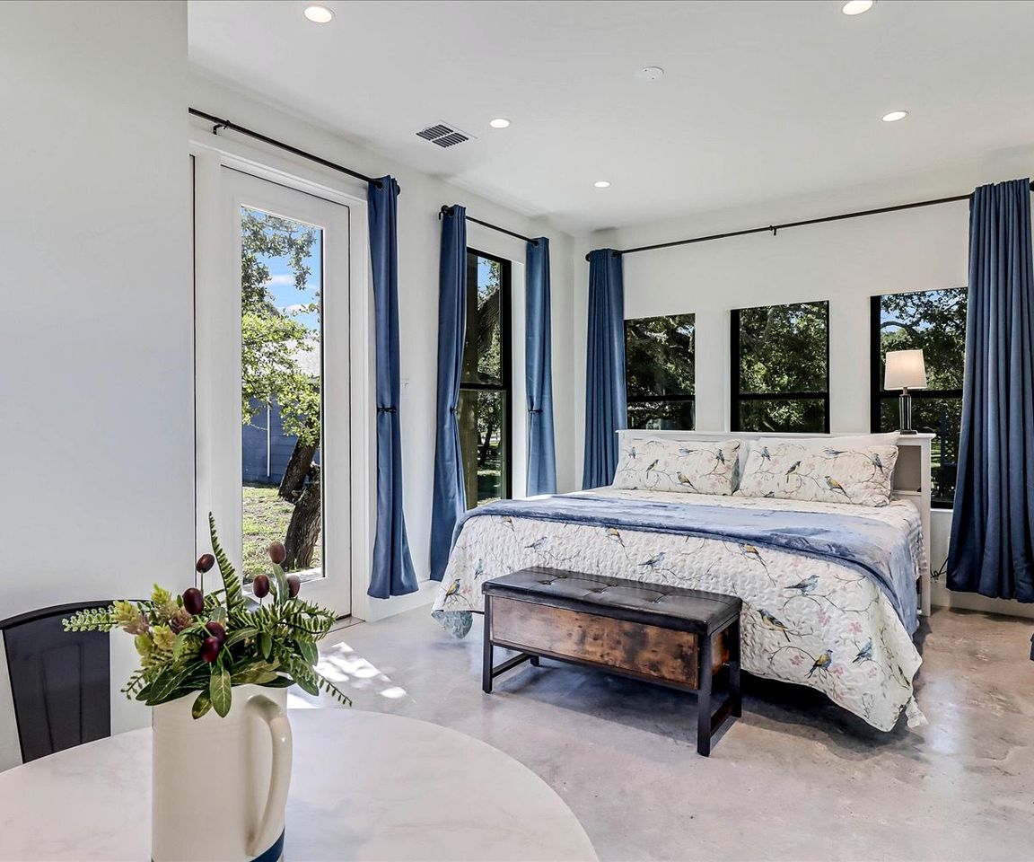 Stylish Waterfront Vacation Rental with Boat Dock and Golf Course in Rockport, Texas