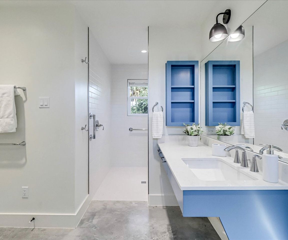 Stylish Waterfront Vacation Rental with Boat Dock and Golf Course in Rockport, Texas
