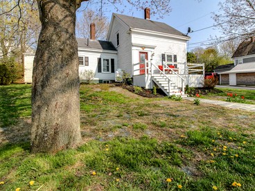 Lovely Cottage Rentals Near Casco Bay