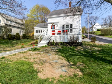Lovely Cottage Rentals Near Casco Bay