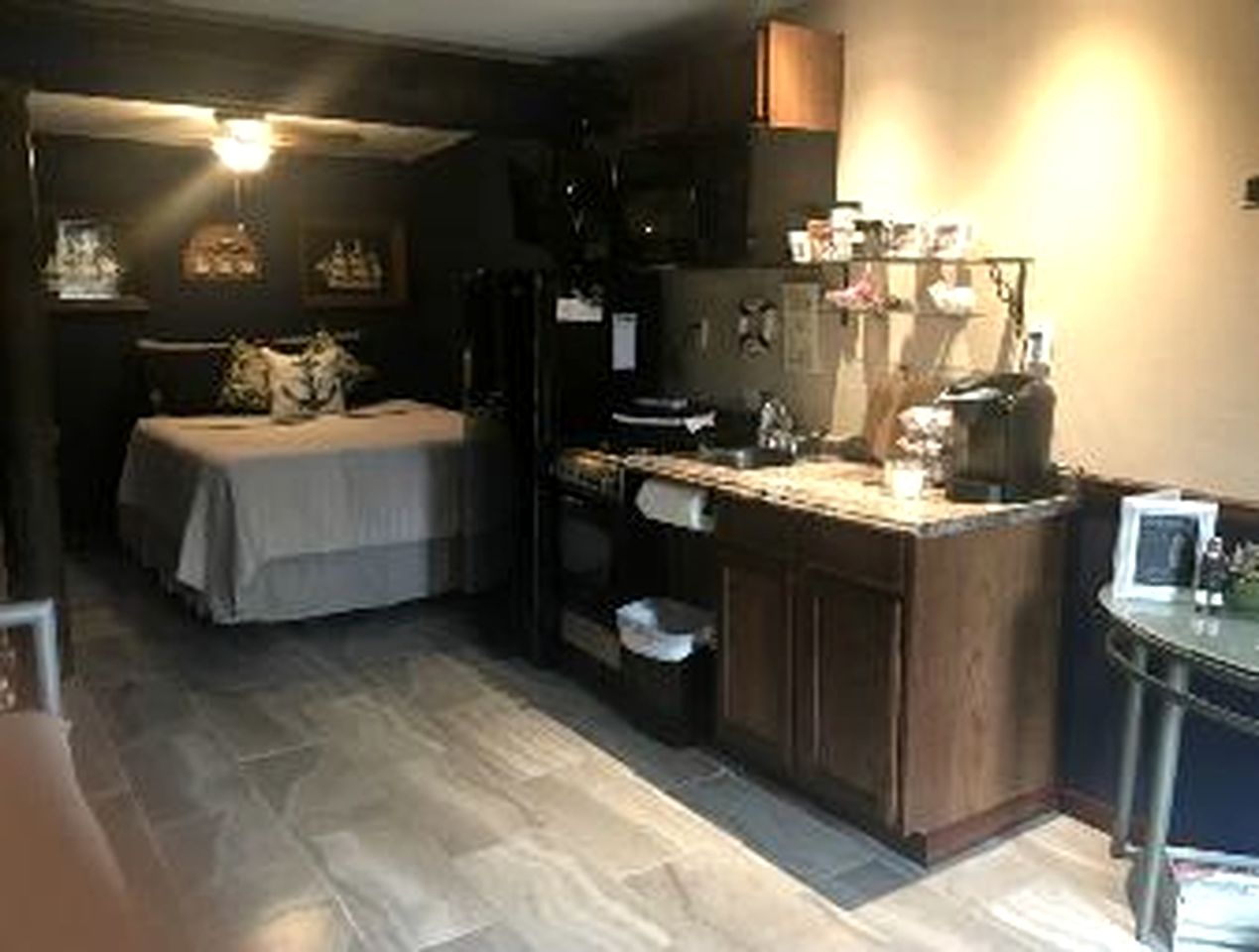 Seafarer-Themed Escape with Kitchenette & Relaxing Lounge in Bacliff, Texas