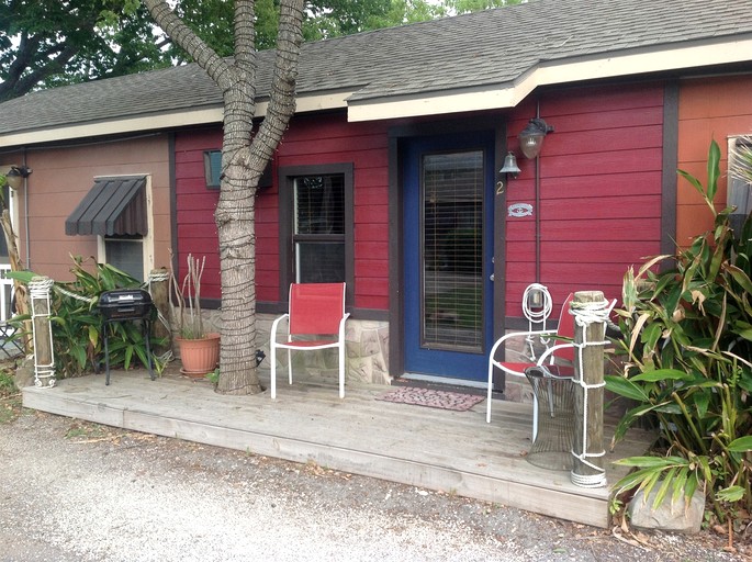 Seafarer-Themed Escape with Kitchenette & Relaxing Lounge in Bacliff, Texas