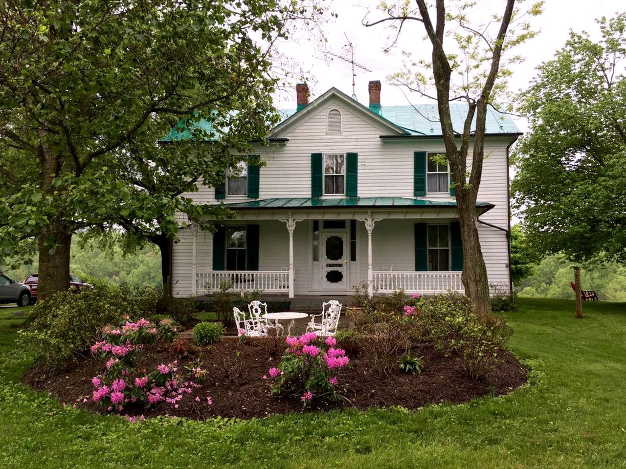 Historic Cottage with a Pool and Views of the Blue Ridge Mountains in Afton, Virginia