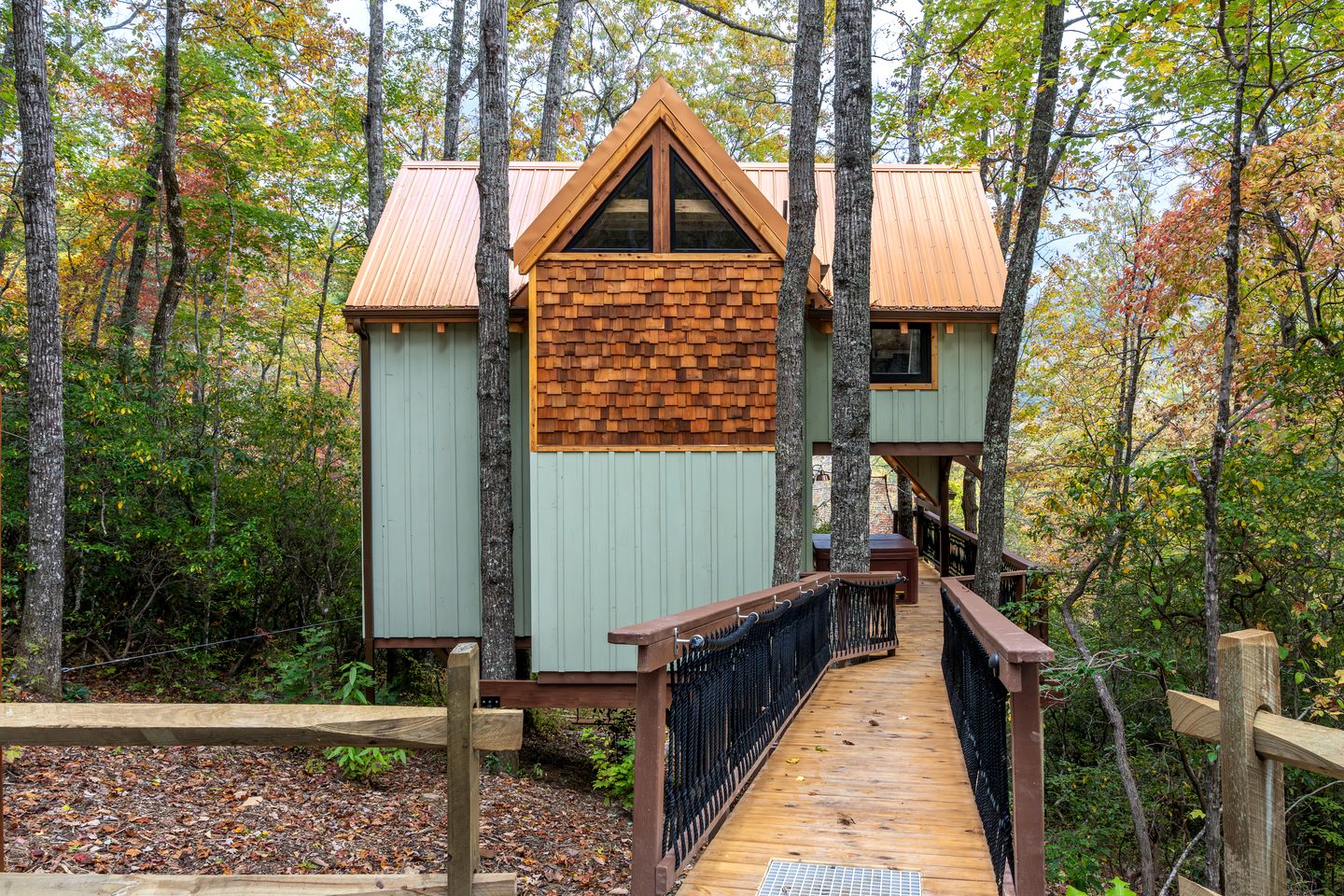 Enchanting A-Frame Treehouse with Suspended Net & Mountain Views Near Highlands, NC