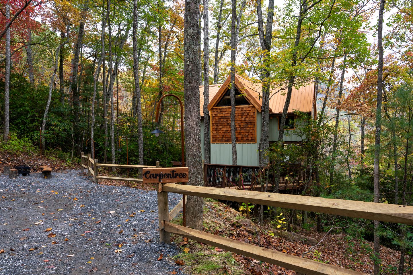 Enchanting A-Frame Treehouse with Suspended Net & Mountain Views Near Highlands, NC