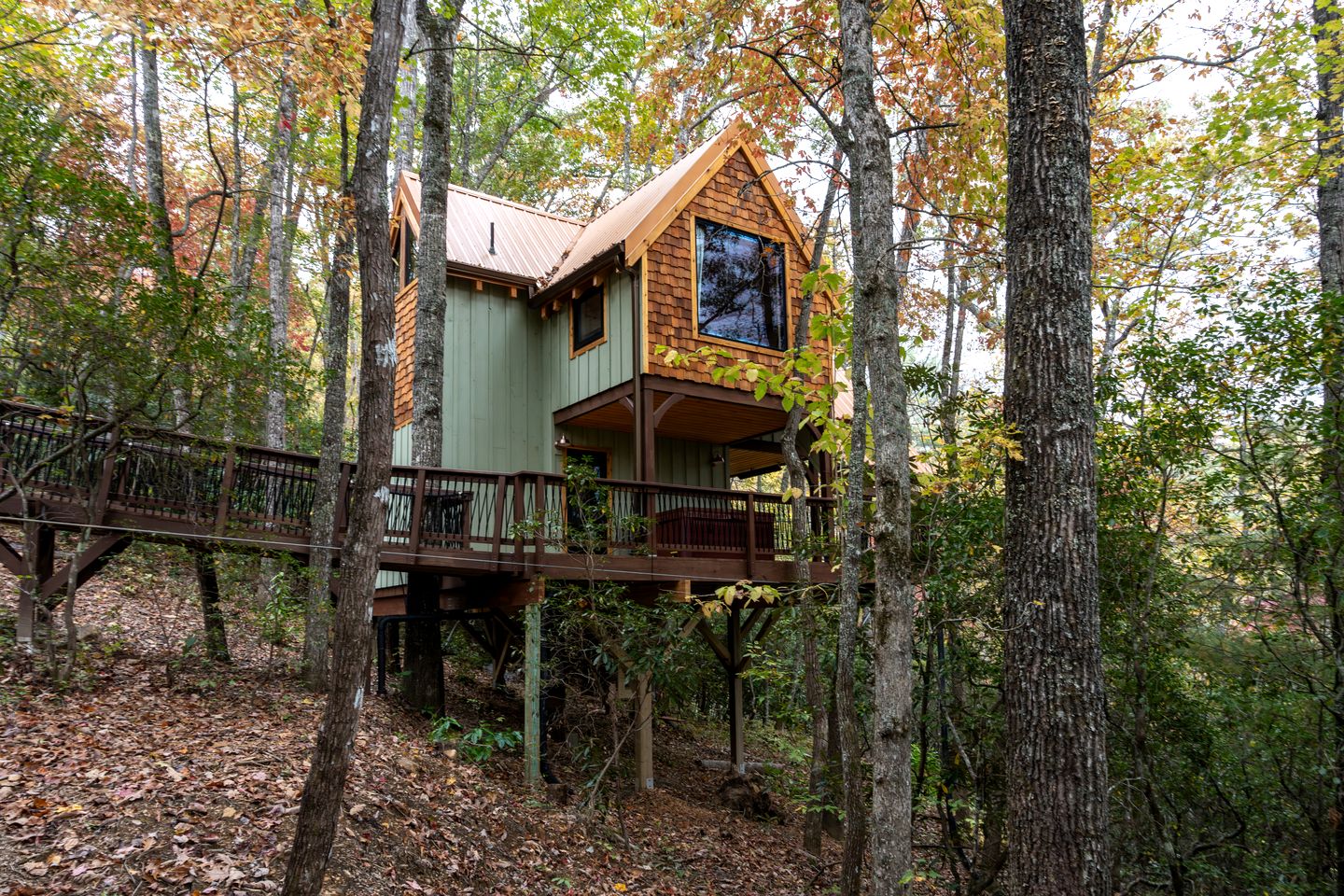Enchanting A-Frame Treehouse with Suspended Net & Mountain Views Near Highlands, NC