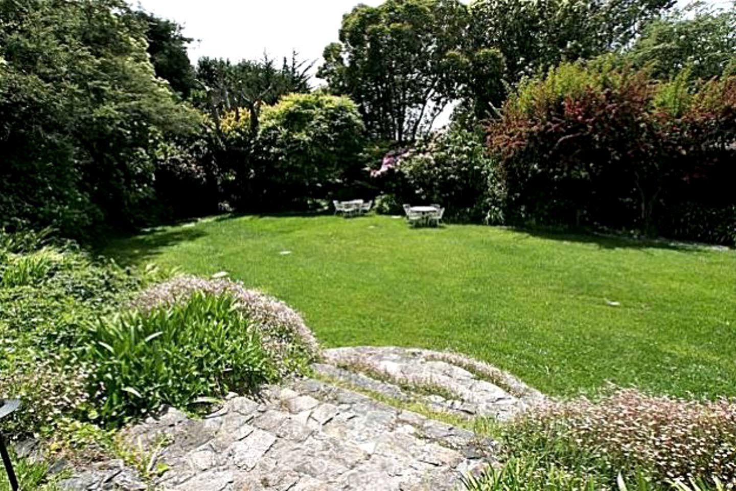 Elegant Vacation Rental with Gorgeous Hiking Trails Near in Stinson Beach, California