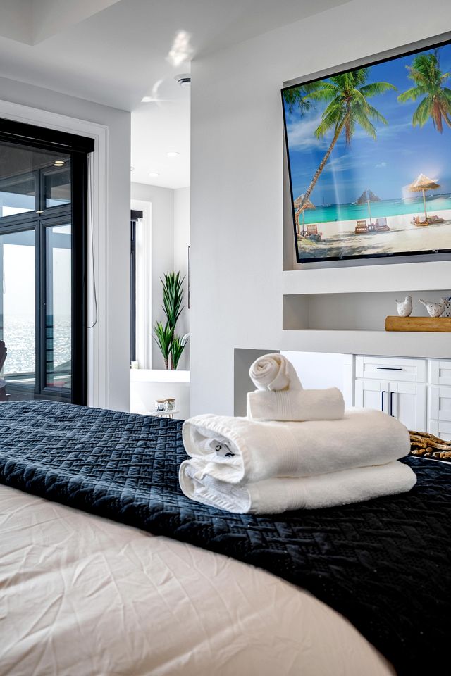 Luxury Vacation Rental with Breathtaking Lake Erie Views in Leamington, Ontario