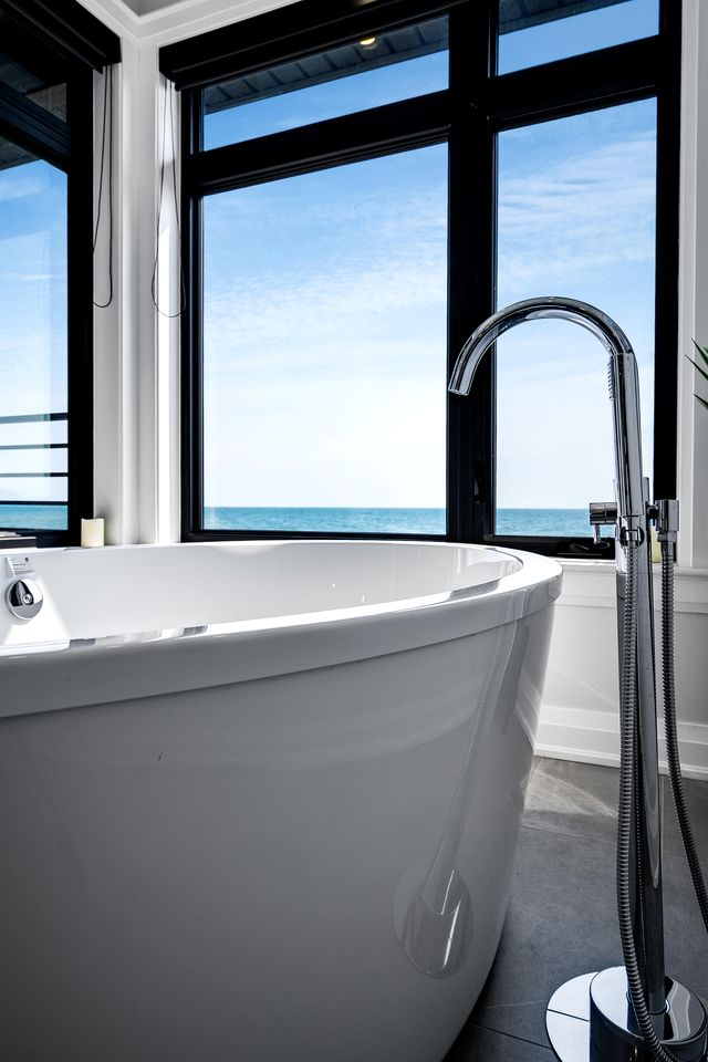 Luxury Vacation Rental with Breathtaking Lake Erie Views in Leamington, Ontario