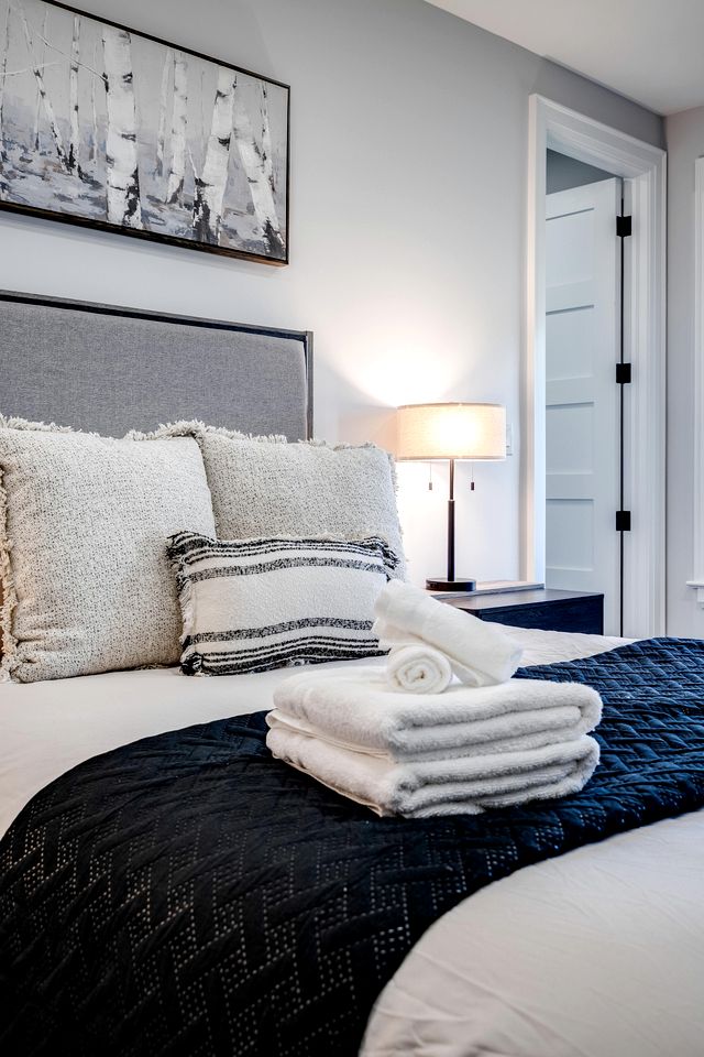 Luxury Vacation Rental with Breathtaking Lake Erie Views in Leamington, Ontario