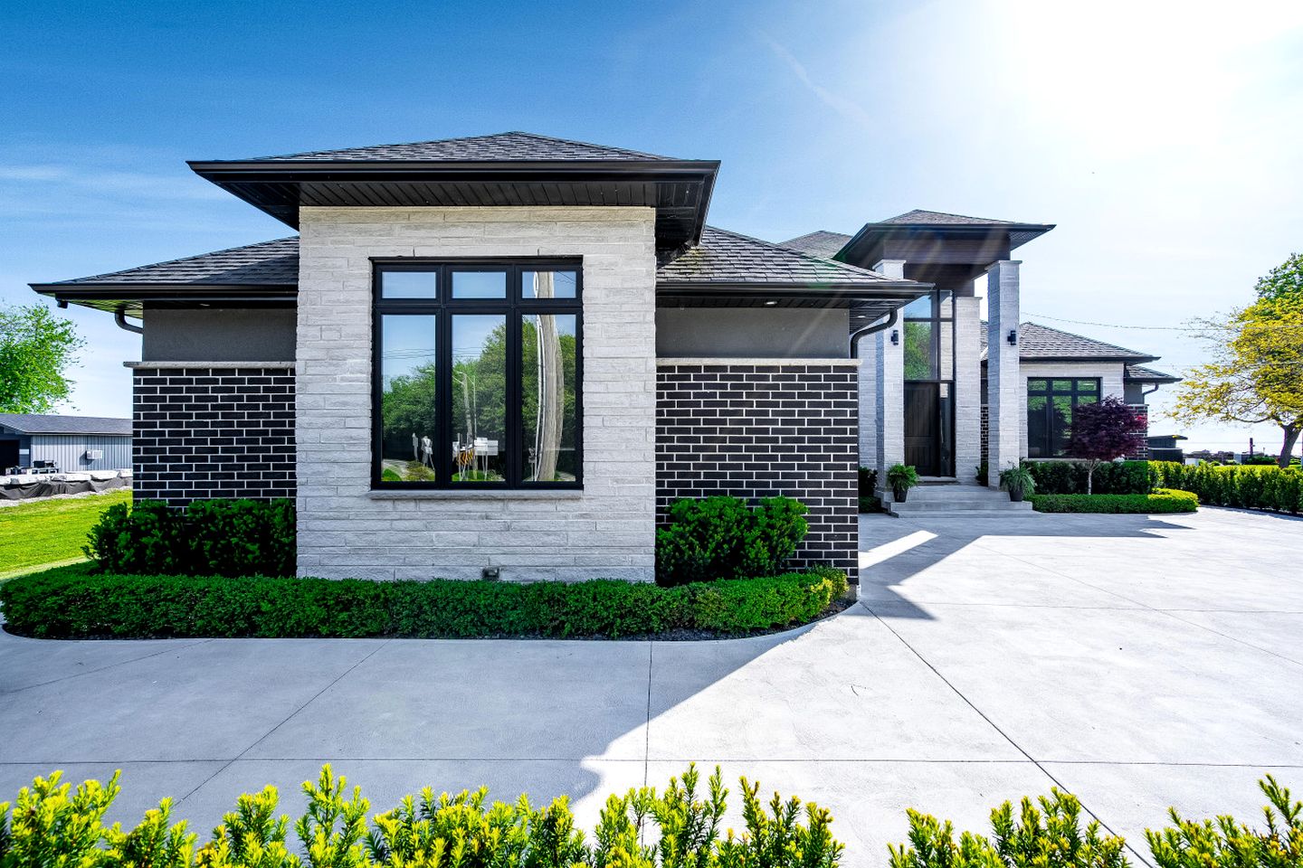 Luxury Vacation Rental with Breathtaking Lake Erie Views in Leamington, Ontario