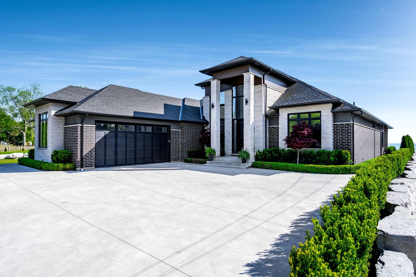 Luxury Vacation Rental with Breathtaking Lake Erie Views in Leamington, Ontario