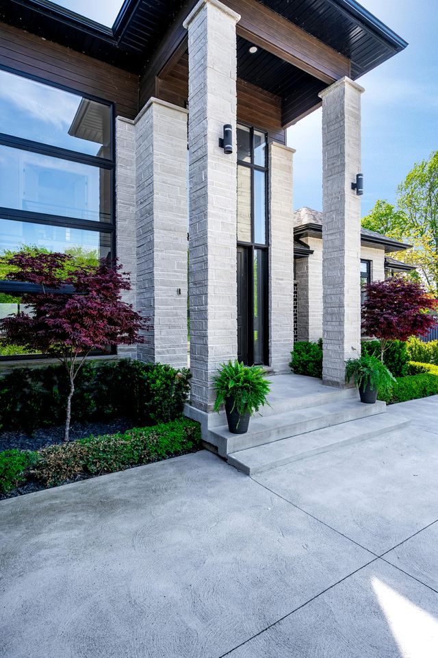 Luxury Vacation Rental with Breathtaking Lake Erie Views in Leamington, Ontario