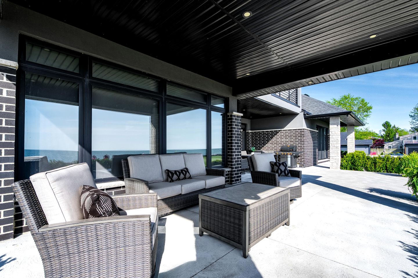Luxury Vacation Rental with Breathtaking Lake Erie Views in Leamington, Ontario