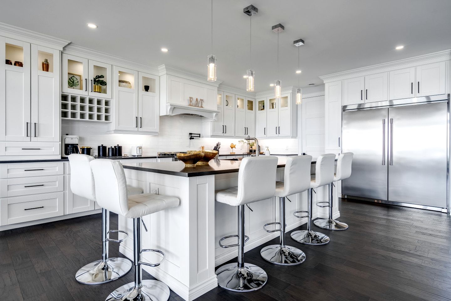 Luxury Vacation Rental with Breathtaking Lake Erie Views in Leamington, Ontario