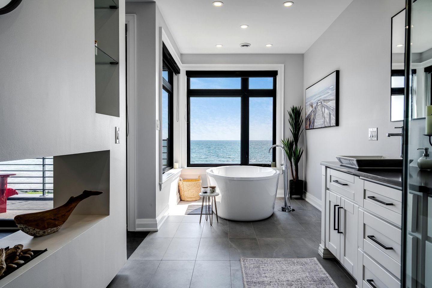 Luxury Vacation Rental with Breathtaking Lake Erie Views in Leamington, Ontario