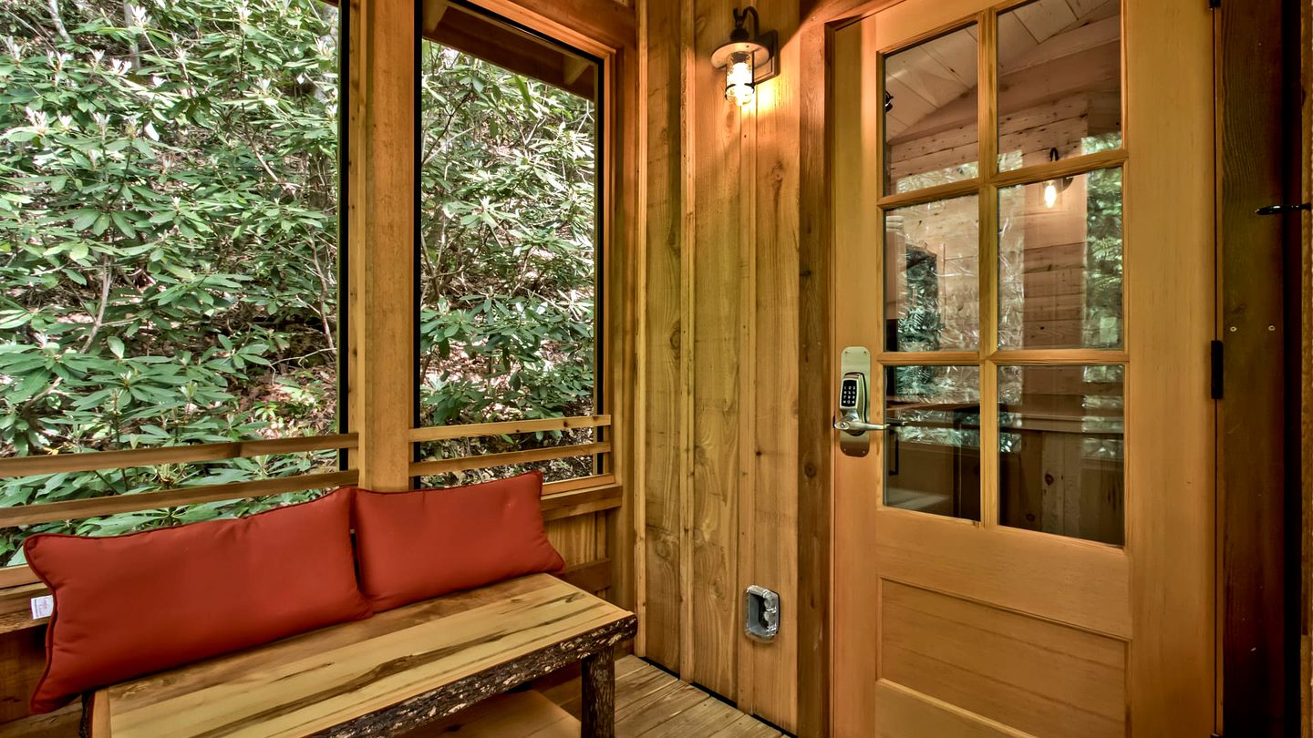 Incredible, Cozy Tree House in Gatlinburg, Tennessee