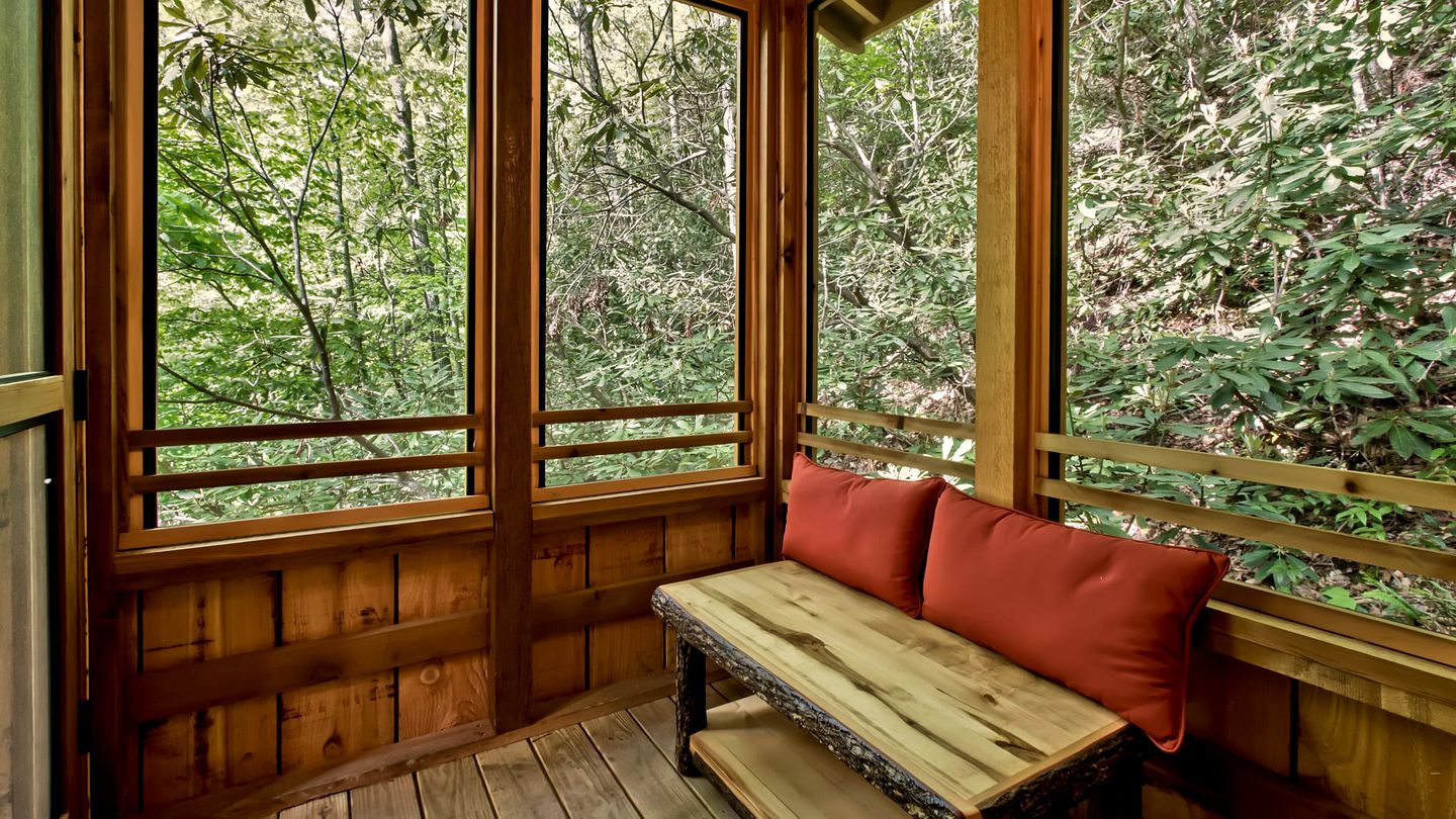 Incredible, Cozy Tree House in Gatlinburg, Tennessee