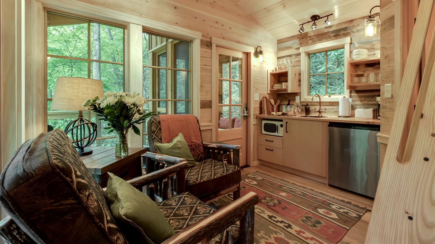 Incredible, Cozy Tree House in Gatlinburg, Tennessee