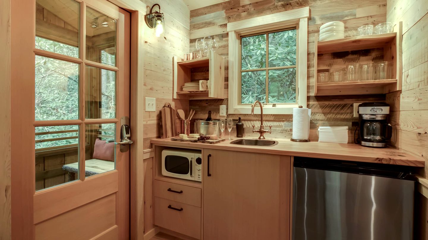 Incredible, Cozy Tree House in Gatlinburg, Tennessee