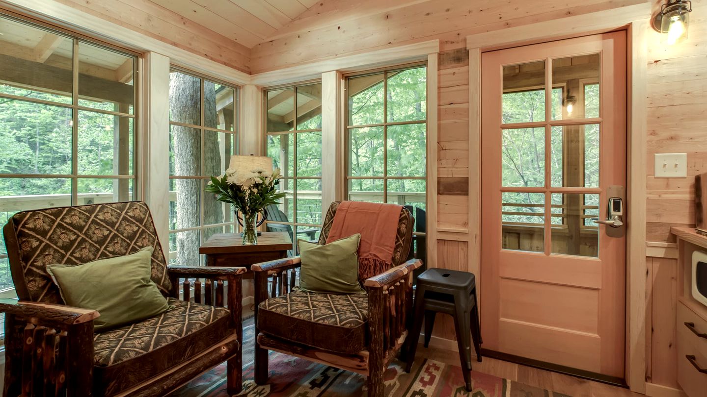 Incredible, Cozy Tree House in Gatlinburg, Tennessee