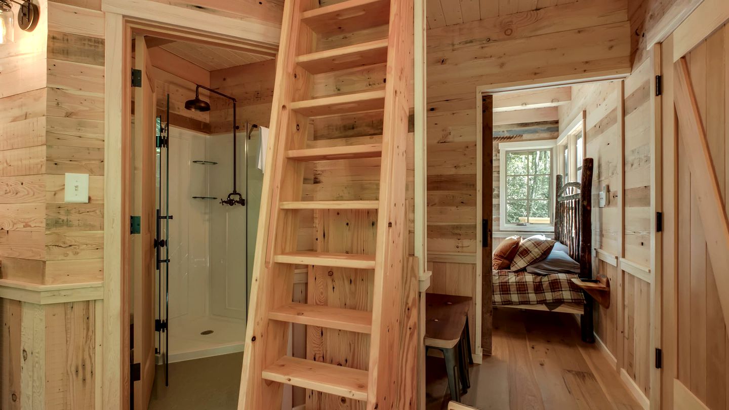 Incredible, Cozy Tree House in Gatlinburg, Tennessee