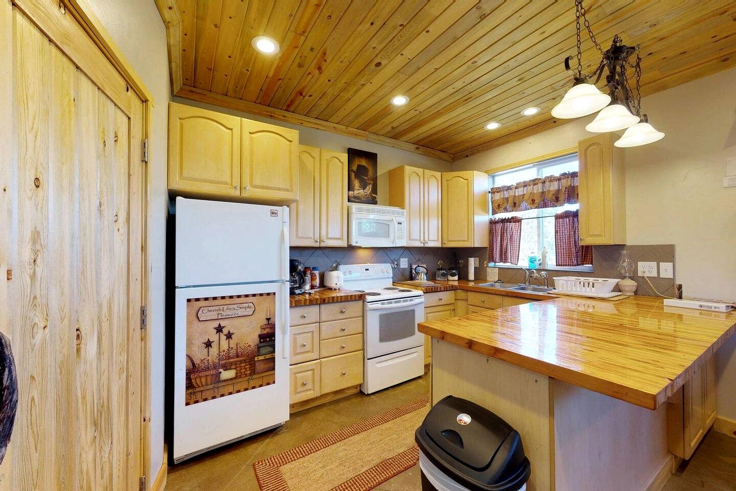 Cozy Cottage with Fire Pit and BBQ Nestled in the Cedar Trees in Blanding, Utah