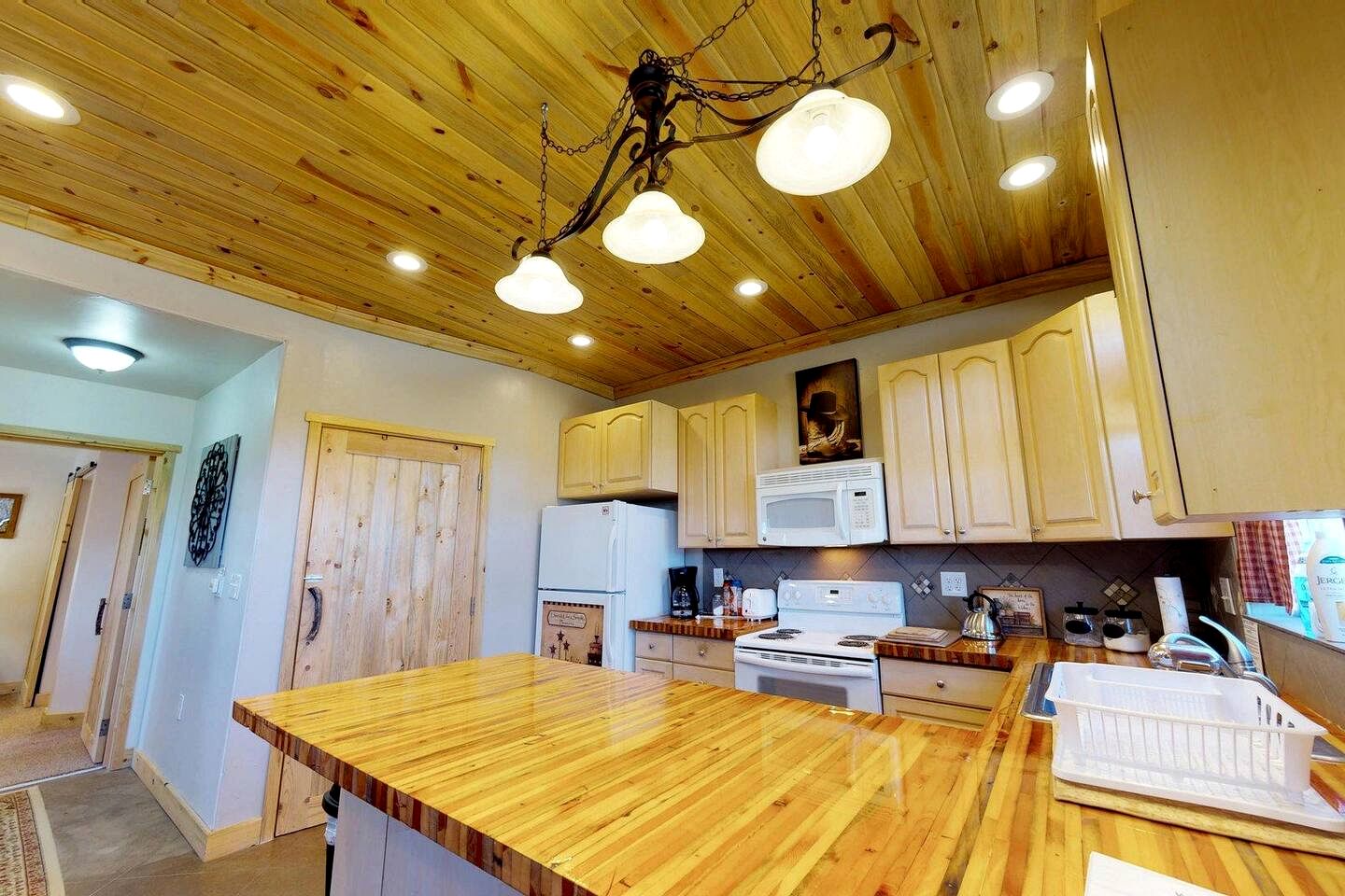 Cozy Cottage with Fire Pit and BBQ Nestled in the Cedar Trees in Blanding, Utah