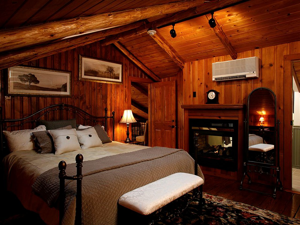 Cozy Suite in Idyllic Bed and Breakfast near the Finger Lakes, New York