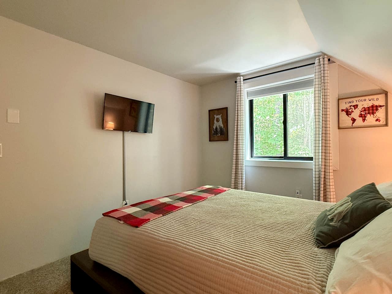 Stylish Cottage Retreat Near Story Land in North Conway, New Hampshire