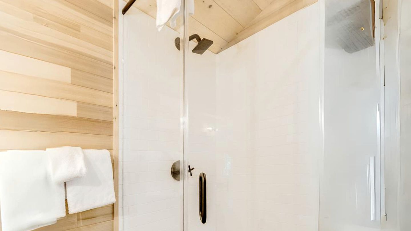 Secluded Tree House with Barbecue and Hot-tub in Gatlinburg, Tennessee