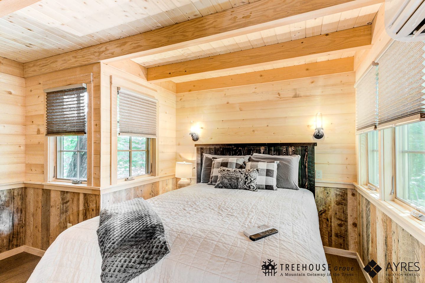 Secluded Tree House with Barbecue and Hot-tub in Gatlinburg, Tennessee