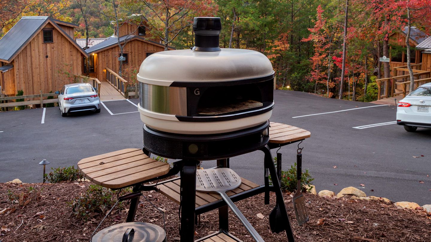 Secluded Tree House with Barbecue and Hot-tub in Gatlinburg, Tennessee